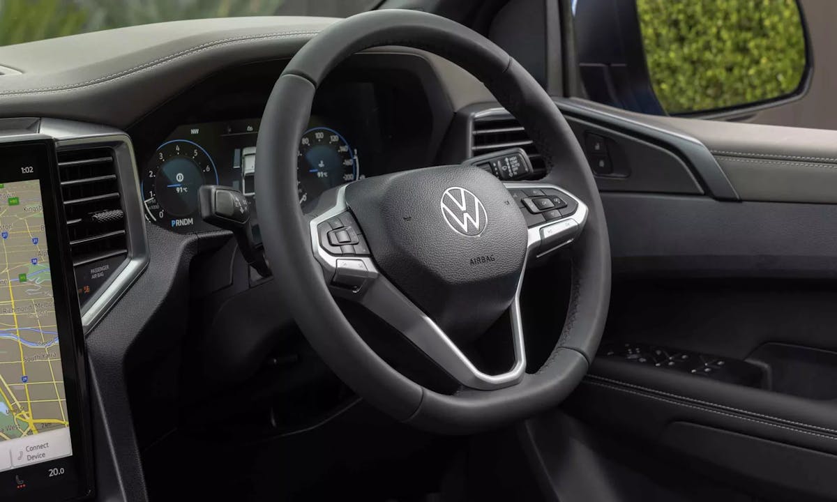 Multifunction steering wheel At the push of a button